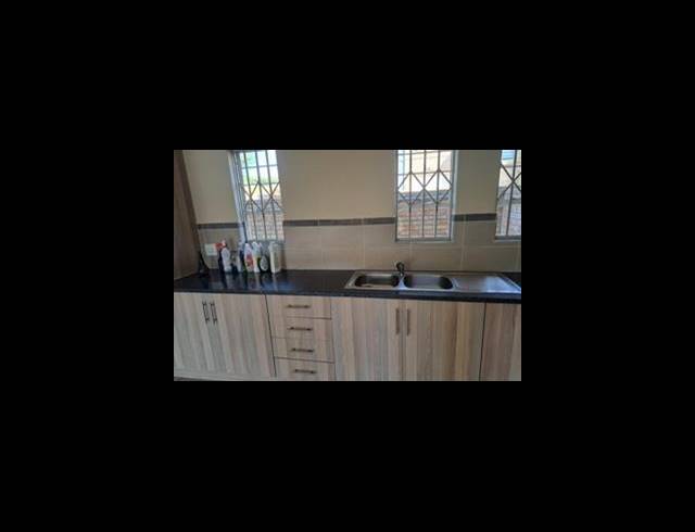 3 BEDROOM APARTMENT FOR SALE IN THERESAPARK